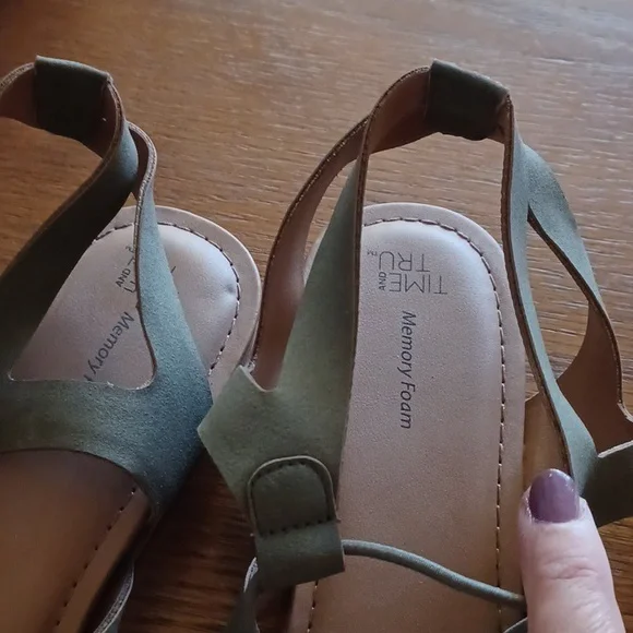 Shoe bundle Womens sandals time and tru olive and tan color size 10 never worn - Picture 4 of 5